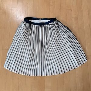 J crew navy white pleated skirt